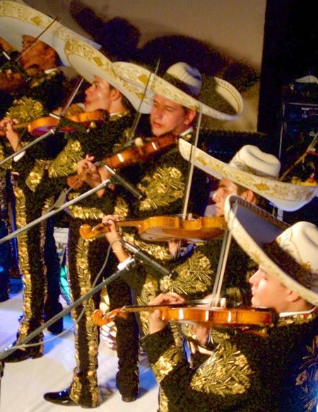 Mariachi Real Jalisco – Serenatas y Shows en Medellín