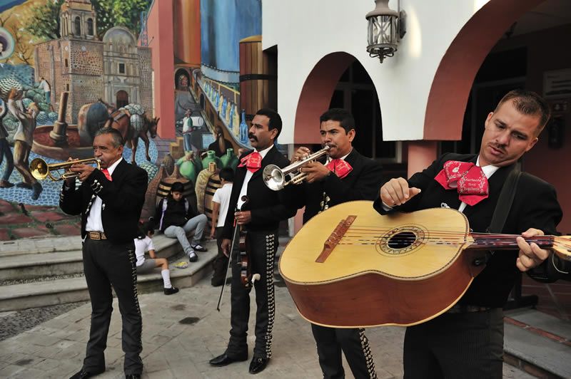 Mariachi Los Charros – Serenatas en Medellín