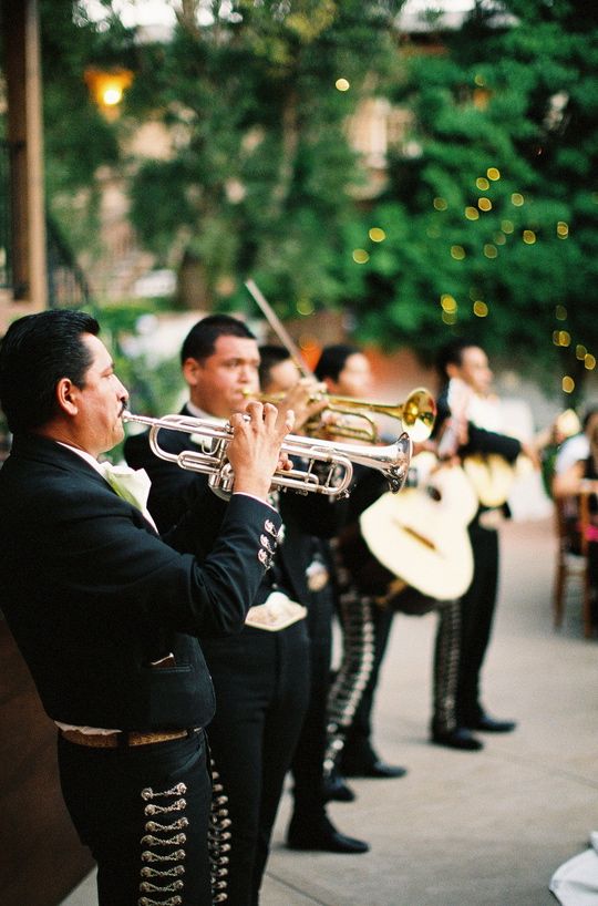 Mariachi Los Charros – Serenatas en Medellín